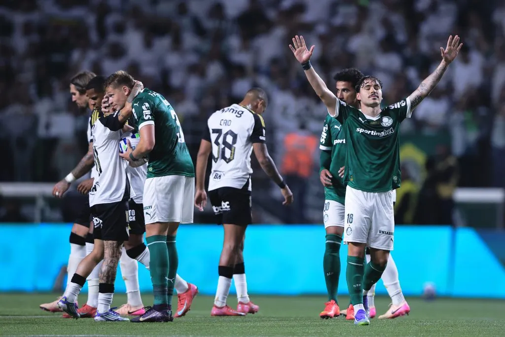 Mauricio, jogador do Palmeiras comemora seu gol durante partida contra o Atletico-MG no estadio Arena Allianz Parque pelo campeonato Brasileiro A 2025. Foto: Ettore Chiereguini/AGIF