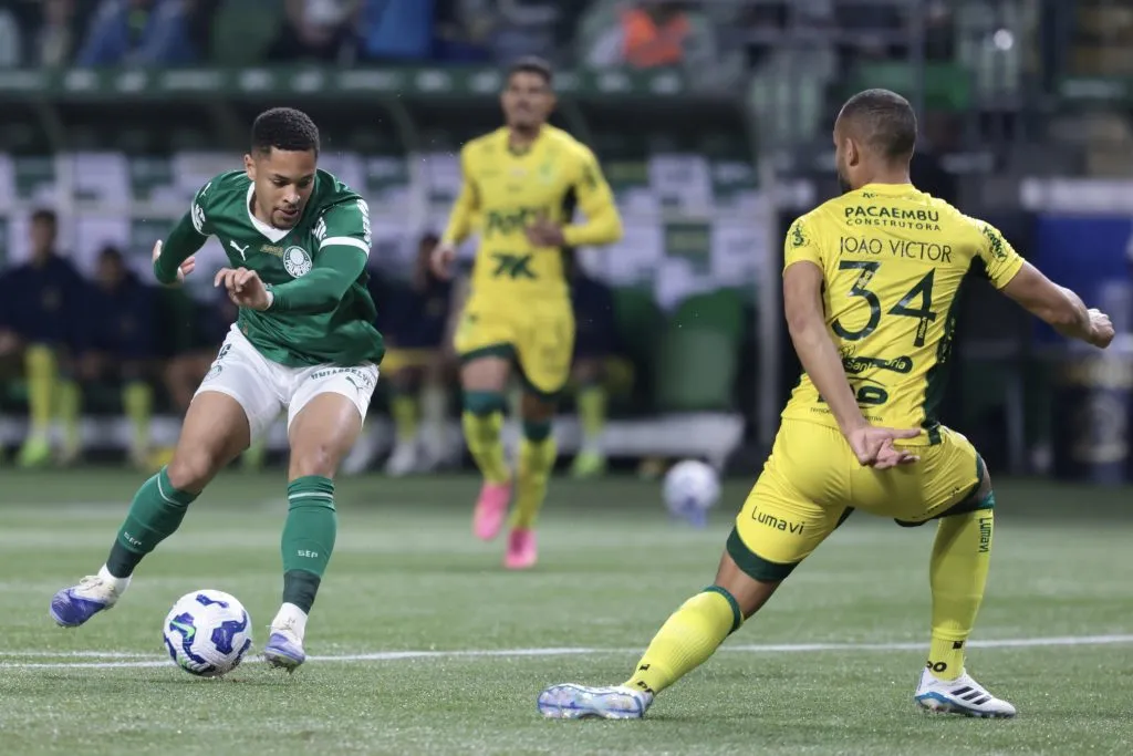 Vitor Roque jogador do Palmeiras durante partida contra o Mirassol no estadio Arena Allianz Parque pelo campeonato Brasileiro A 2025. Foto: Marcello Zambrana/AGIF