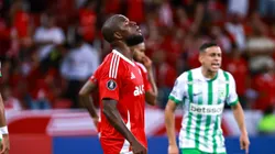 Enner Valencia jogador do Internacional lamenta durante partida contra o Atletico Nacional no estadio Beira-Rio pelo campeonato Copa Libertadores 2025. Foto: Maxi Franzoi/AGIF