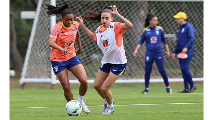 Kerolin afirma que sua meta é ajudar o time não só com gols, mas passes e assistências. Foto: Lívia Villas Boas/CBF