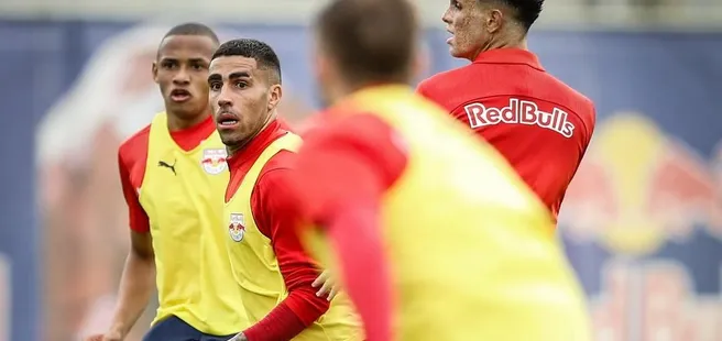 Jogadores do Bragantino durante treino de recuperação nesta segunda-feira (21) no CT com foco no duelo diante do Flamengo. Foto: Ari Ferreira/RB Bragantino