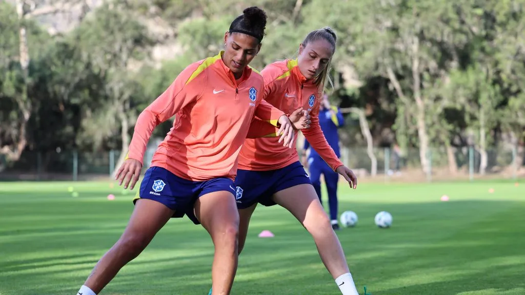 Jogadoras do Brasil em aquecimento