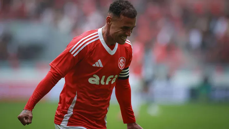 Alan Patrick, jogador do Internacional, comemora seu gol durante a partida