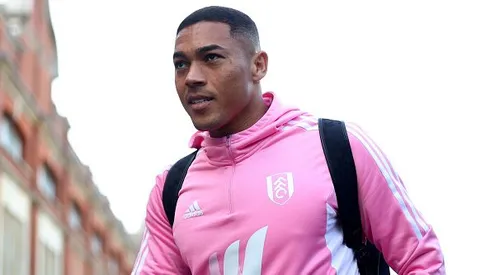 Carlos Vinicius antes de partida entre Fulham e Manchester United, pela Premier League, em 2022. Foto: Clive Rose/