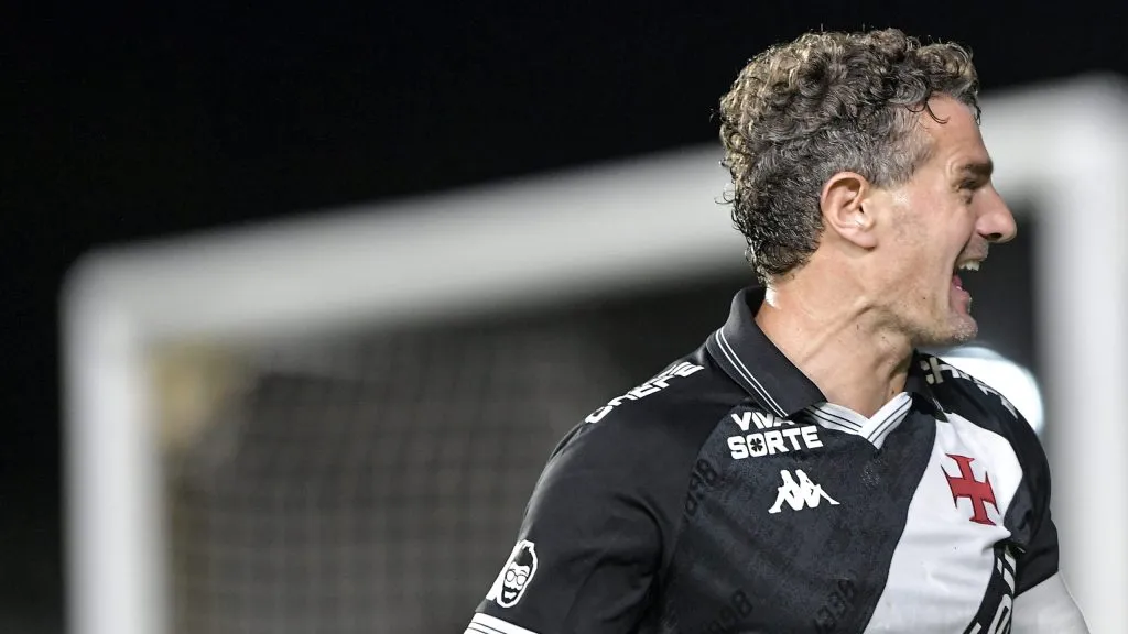 Vegetti, atacante do Vasco. Foto: Thiago Ribeiro/AGIF.