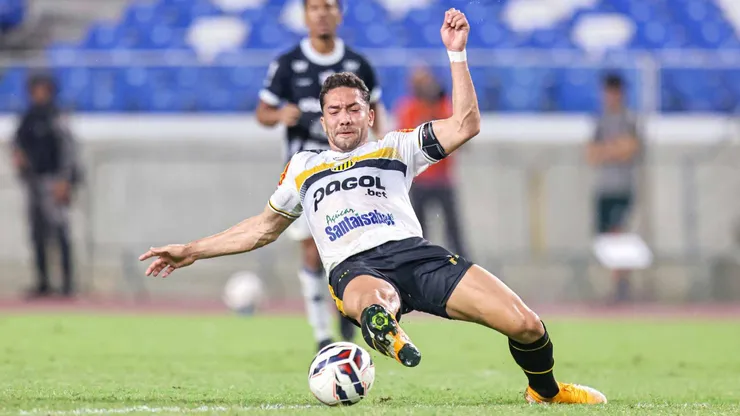 Jean Irmen, jogador do Novorizontino, durante a partida
