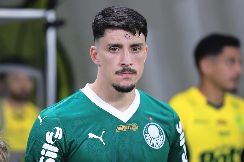 Piquerez jogador do Palmeiras durante partida contra o Mirassol no estadio Arena Allianz Parque pelo campeonato Brasileiro A 2025. Foto: Ettore Chiereguini/AGIF