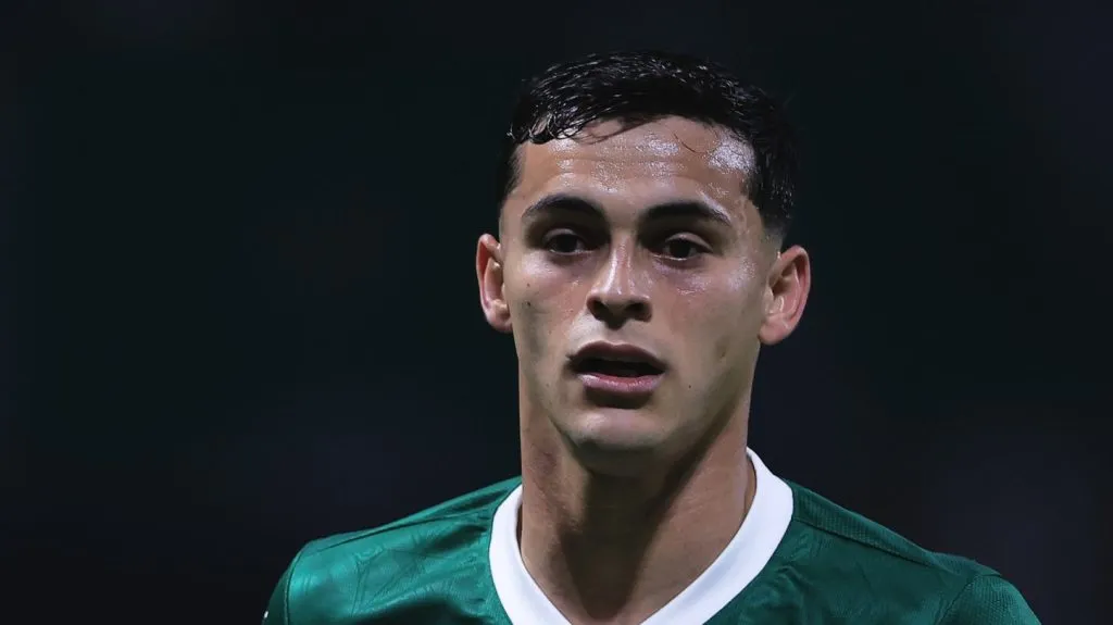 Foto: Ettore Chiereguini/AGIF – Ramón Sosa durante jogo contra o Galo no Allianz Parque.