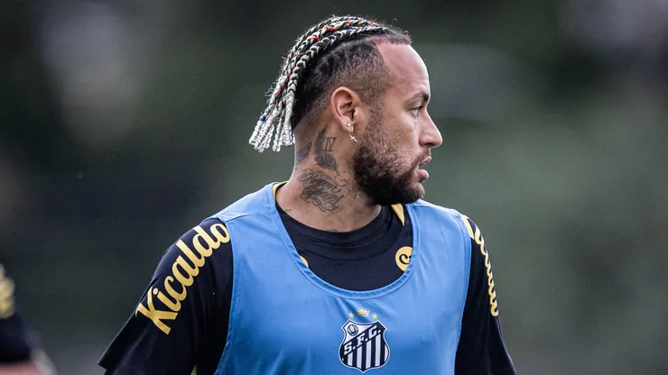 Neymar foi testado mais recuado e deve jogar contra Inter como meia de criação