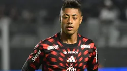 Bruno Henrique antes da partida entre Santos e Flamengo. Foto: Jota Erre/AGIF