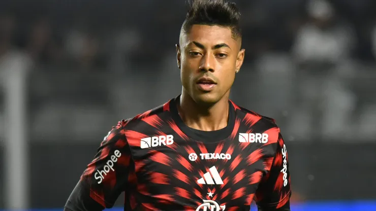 Bruno Henrique antes da partida entre Santos e Flamengo. Foto: Jota Erre/AGIF