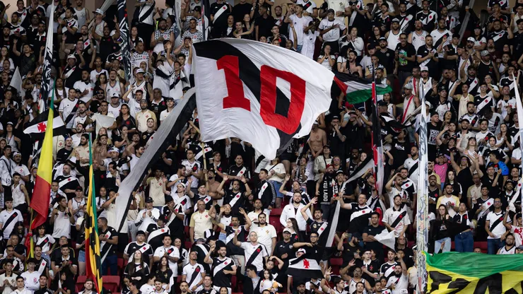 DF - BRASILIA - 12/07/2025 - BRASILEIRO A 2025, VASCO X BOTAFOGO - Torcida do Vasco durante partida contra Botafogo no estadio Mane Garrincha pelo campeonato Brasileiro A 2025. Foto: Isabela Azine/AGIF
