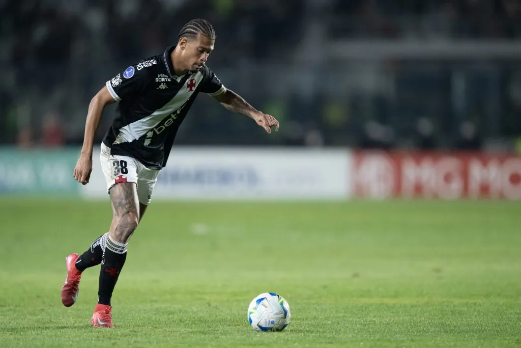 João Victor foi responsável pela assistência em gol de Vegetti. Foto: Jorge Rodrigues/AGIF