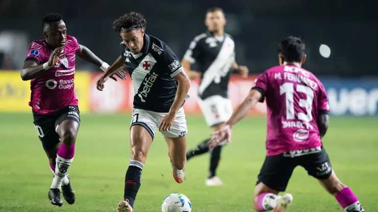 Nuno Moreira, jogador do Vasco durante partida contra o Independiente del Valle no estadio Sao Januario pelo campeonato Copa Sul-americana 2025.