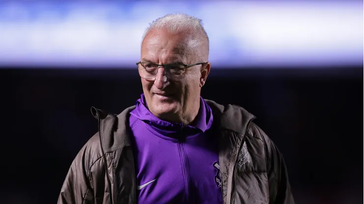 Dorival durante partida no Morumbis contra o SPFC.