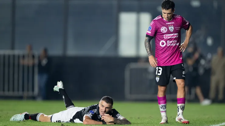 RJ - RIO DE JANEIRO - 22/07/2025 - COPA SUL-AMERICANA 2025, VASCO X INDEPENDIENTE DEL VALLE - Vegetti jogador do Vasco lamenta durante partida contra o Independiente del Valle no estadio Sao Januario pelo campeonato Copa Sul-americana 2025. Foto: Jorge Rodrigues/AGIF