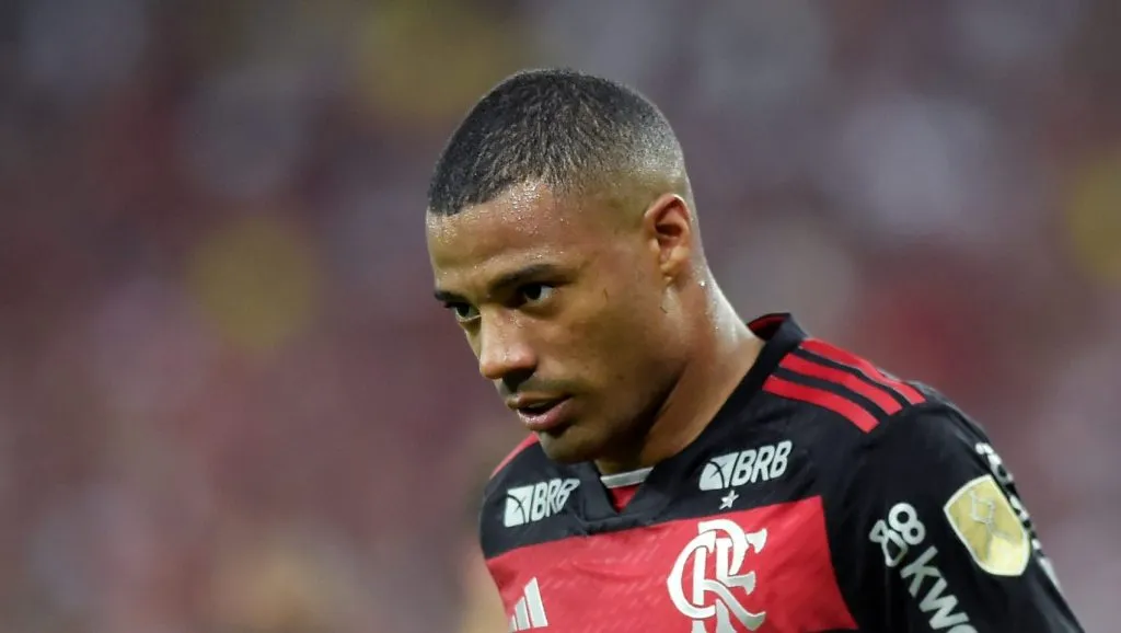 Foto: Dhavid Normando/Getty Images – Meia uruguaio durante jogo pelo Fla.