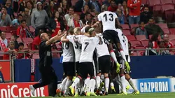 Jogadores do Besiktas comemoram gol marcado. Foto: Pedro Fiuza via ZUMA Wire
