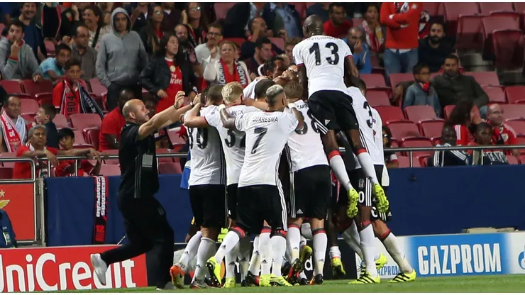 Jogadores do Besiktas comemoram gol marcado. Foto: Pedro Fiuza via ZUMA Wire