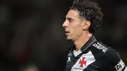 Nuno Moreira em ação pelo Vasco contra o Grêmio - Foto: Thiago Ribeiro/AGIF