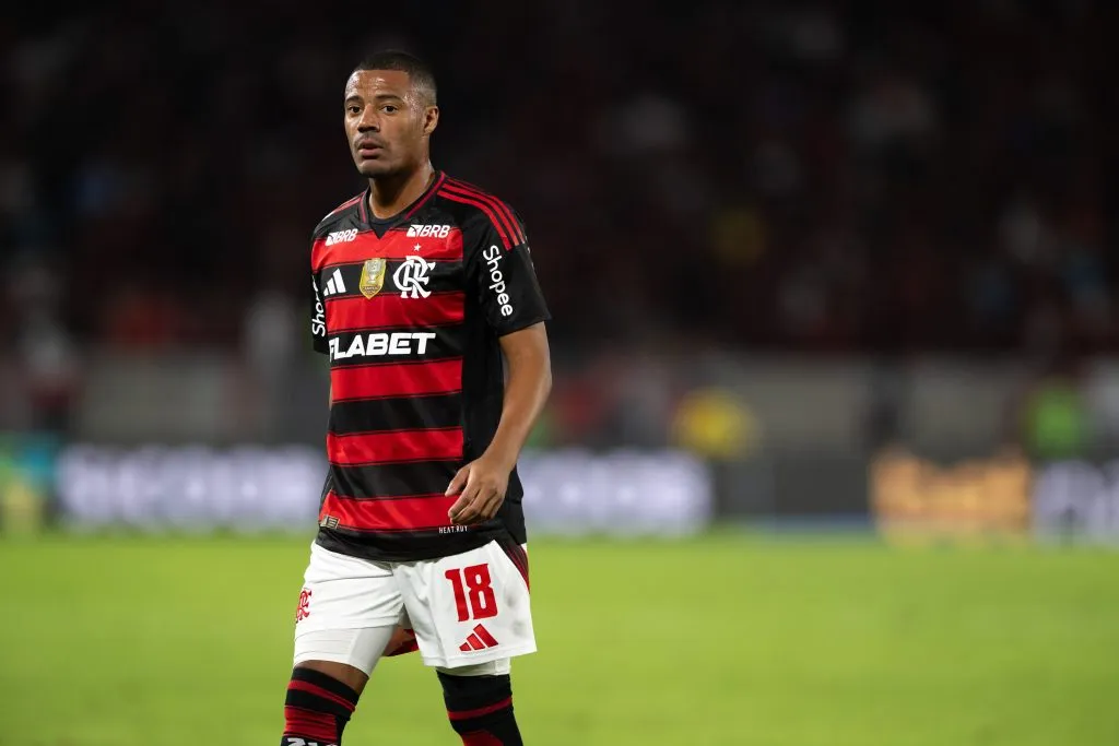 RJ – RIO DE JANEIRO – 12/07/2025 – BRASILEIRO A 2025, FLAMENGO X SAO PAULO – De La Cruz jogador do Flamengo durante partida contra o Sao Paulo no estadio Maracana pelo campeonato Brasileiro A 2025. Foto: Jorge Rodrigues/AGIF