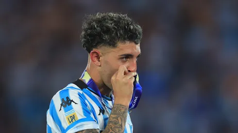 Martirena com a camisa do Racing após título da Sul-Americana.