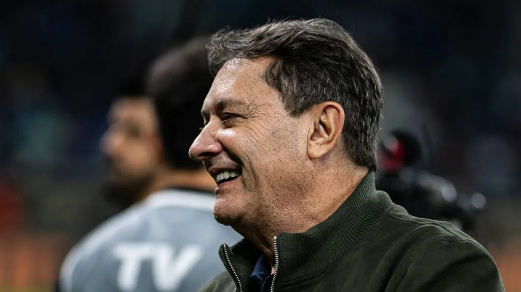 Foto: Fernando Moreno/AGIF – Pedrinho BH precisa subir proposta para convencer o América a vender o atleta.