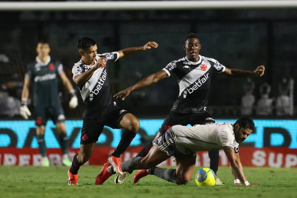 A sanção havia sido aplicada devido a uma dívida com o Newell’s Old Boys, da Argentina, pela contratação do volante Juan Sforza (Photo by Lucas Figueiredo/Getty Images)
