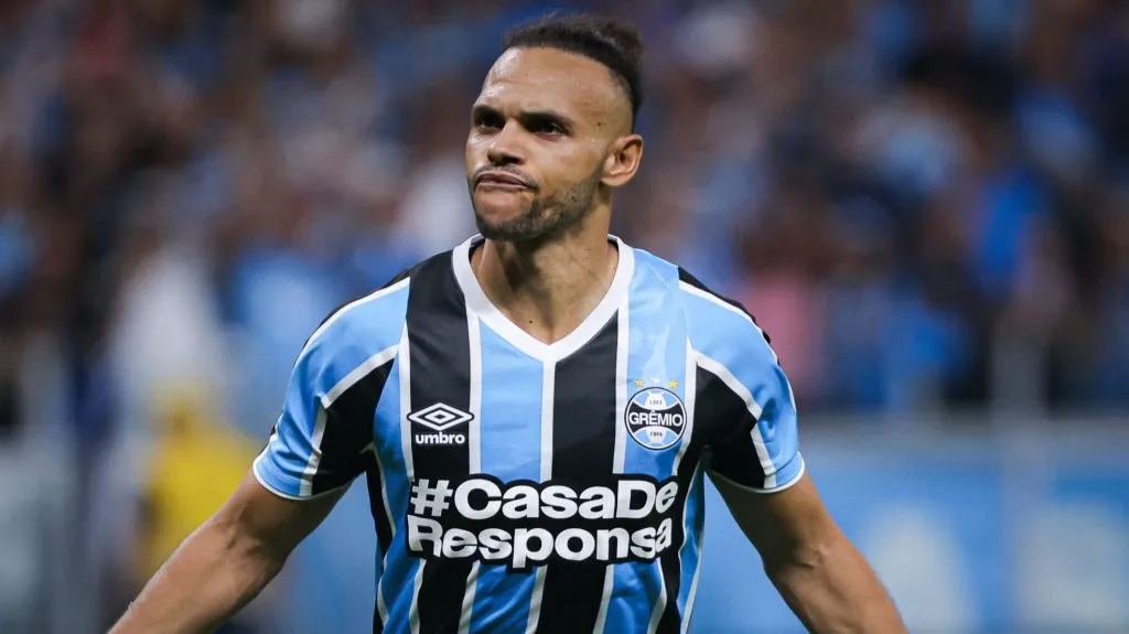 Braithwaite comemorando gol pelo Grêmio. Foto: Maxi Franzoi/AGIF