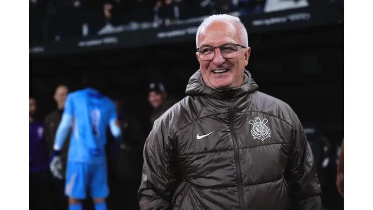 Dorival Júnior conta com o lateral no Corinthians.