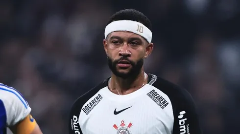 SP - SAO PAULO - 23/07/2025 - BRASILEIRO A 2025, CORINTHIANS X CRUZEIRO - Memphis Depay jogador do Corinthians durante partida contra o Cruzeiro no estadio Arena Corinthians pelo campeonato Brasileiro A 2025. Foto: Ettore Chiereguini/AGIF