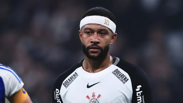 SP - SAO PAULO - 23/07/2025 - BRASILEIRO A 2025, CORINTHIANS X CRUZEIRO - Memphis Depay jogador do Corinthians durante partida contra o Cruzeiro no estadio Arena Corinthians pelo campeonato Brasileiro A 2025. Foto: Ettore Chiereguini/AGIF
