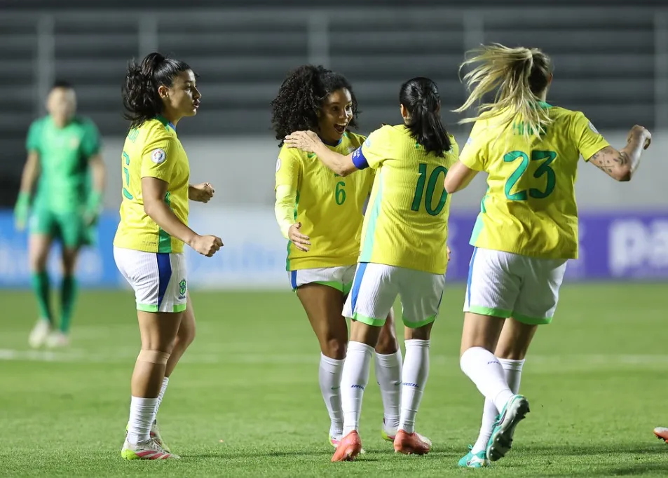 Duda Sampaio, comemora gol do Brasil com as companheiras da Seleção Brasileira em duelo contra o Paraguaia pela Copa América. Fotos : Lívia Villas Boas/ CBF