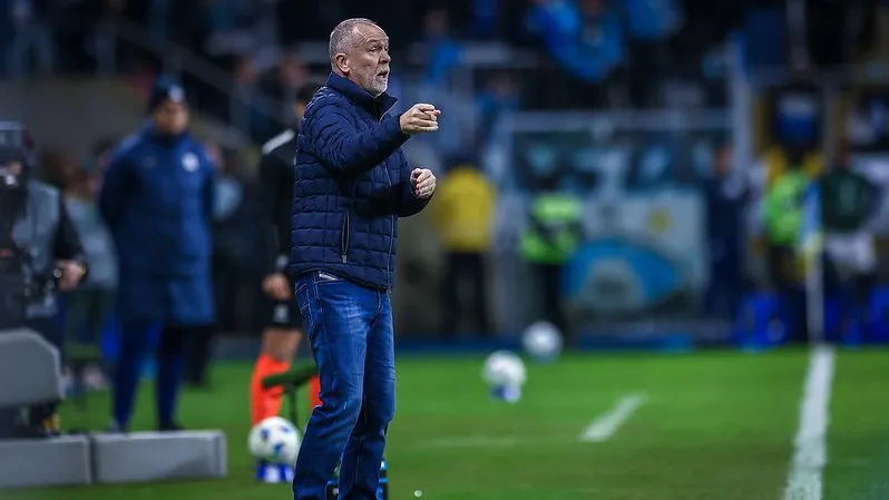 Mano Menezes em ação durante o duelo contra o Alianza Lima na Arena do Grêmio – FOTO: LUCAS UEBEL/GREMIO FBPA