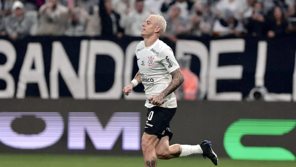 Roger Guedes em sua passagem no Corinthians. Foto: Marcello Zambrana/AGIF
