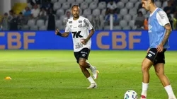 Neymar Jr, jogador do Santos, durante aquecimento antes da partida