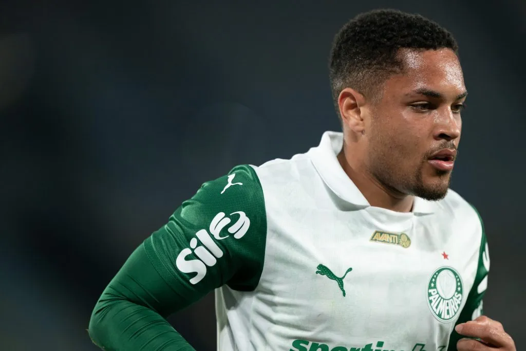 RJ – RIO DE JANEIRO – 23/07/2025 – BRASILEIRO A 2025, FLUMINENSE X PALMEIRAS – Vitor Roque jogador do Palmeiras durante partida contra o Fluminense no estadio Maracana pelo campeonato Brasileiro A 2025. Foto: Jorge Rodrigues/AGIF