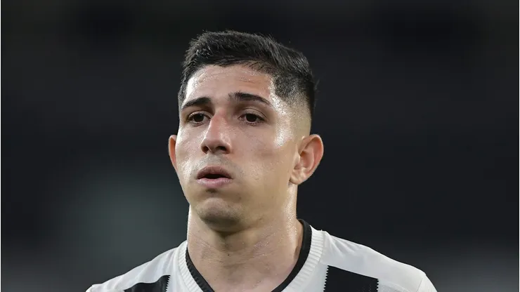 RJ - RIO DE JANEIRO - 26/04/2025 - BRASILEIRO A 2025, BOTAFOGO X FLUMINENSE - Savarino jogador do Botafogo durante partida contra o Fluminense no estadio Engenhao pelo campeonato Brasileiro A 2025.