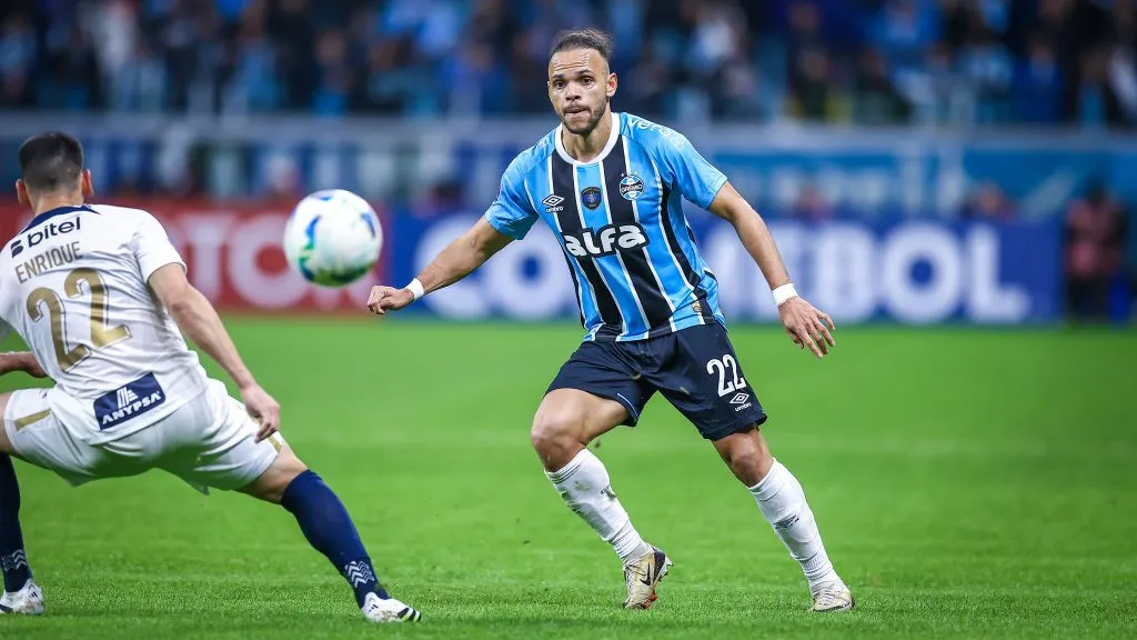 Braithwaite em ação na partida contra o Alianza Lima, na Arena do Grêmio – FOTO: LUCAS UEBEL/GREMIO FBPA