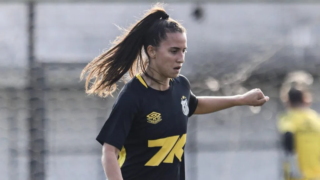 Giulia Giovanna em treino pelo Santos