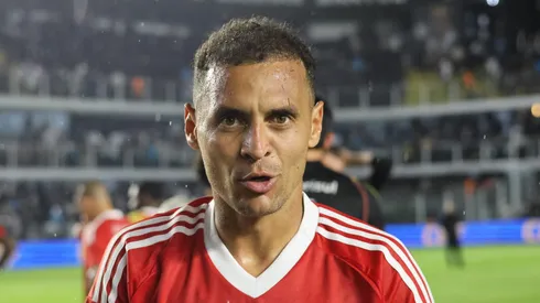 Alan Patrick durante partida do Inter contra o Santos de Neymar