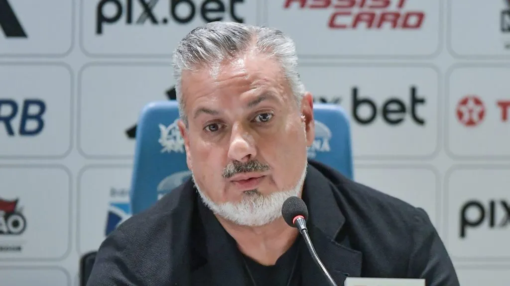 Foto: Thiago Ribeiro/AGIF – Boto está ativo no mercado para reforçar o time do Mengão.