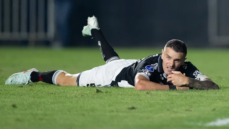 Vegetti jogador do Vasco lamenta durante partida contra o Independiente del Valle no estadio Sao Januario pelo campeonato Copa Sul-americana 2025. Foto: Jorge Rodrigues/AGIF