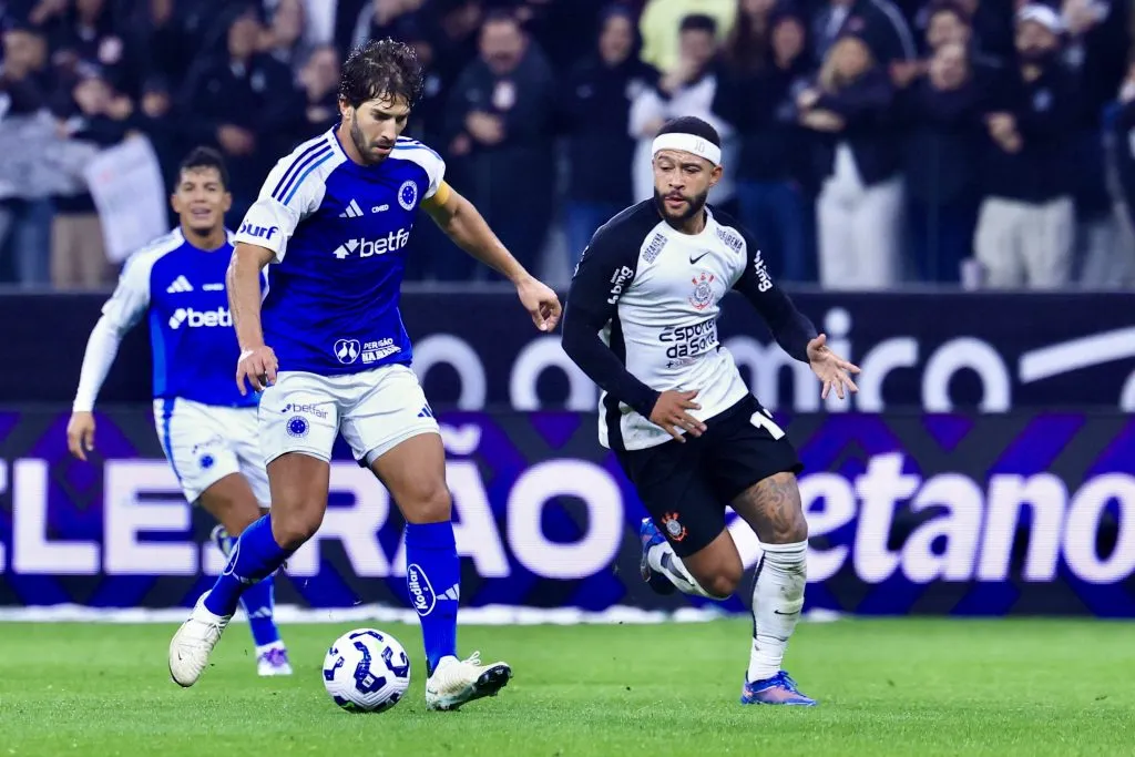 Memphis Depay passou em branco diante do Cruzeiro - Foto: Marcello Zambrana/AGIF.