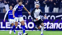 SP - SAO PAULO - 23/07/2025 - BRASILEIRO A 2025, CORINTHIANS X CRUZEIRO - Memphis Depay jogador do Corinthians disputa lance com Lucas Silva jogador do Cruzeiro durante partida no estadio Arena Corinthians pelo campeonato Brasileiro A 2025. Foto: Marcello Zambrana/AGIF