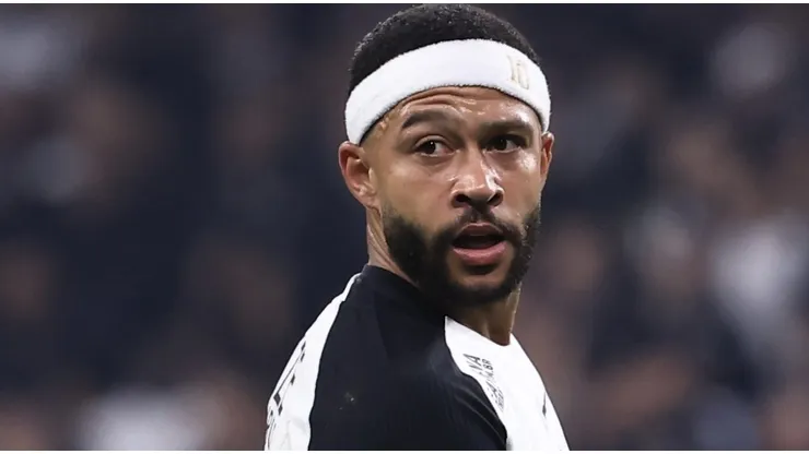 Memphis Depay se reuniu com organizada e reiterou que quer ficar no Corinthians