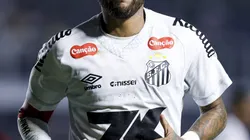 Neymar, jogador do Santos em partida do Campeonato Brasileiro contra o Flamengo (Foto: Ricardo Moreira/Getty Images)