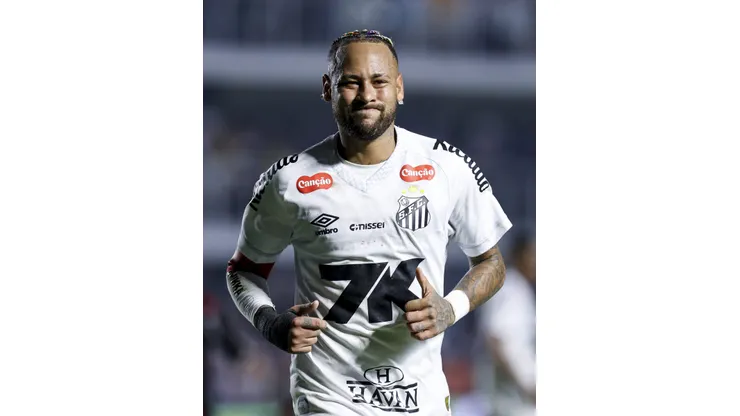 Neymar, jogador do Santos em partida do Campeonato Brasileiro contra o Flamengo (Foto: Ricardo Moreira/Getty Images)