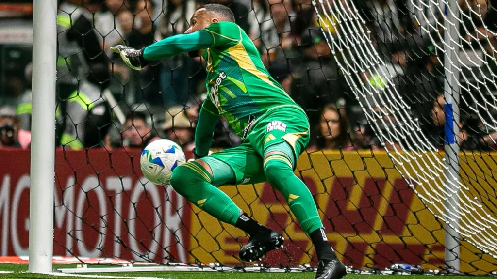 Everson, jogador do Atlético-MG, durante partida contra o Atletico Bucamaranga no estadio Arena MRV pelo campeonato Copa Sul-americana 2025. Foto: Fernando Moreno/AGIF