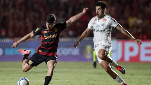 Lenny Lobato jogador do Sport durante partida contra o Santos na Ilha do Retiro. Foto: Rafael Vieira/AGIF